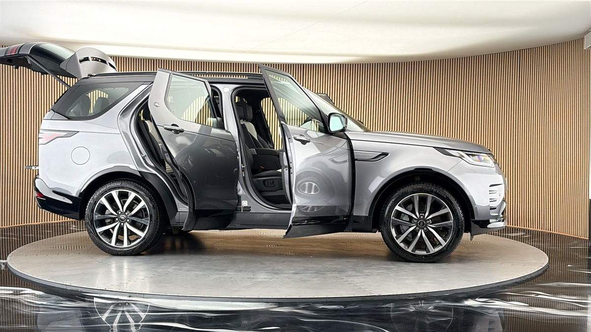 More views of Land Rover Discovery