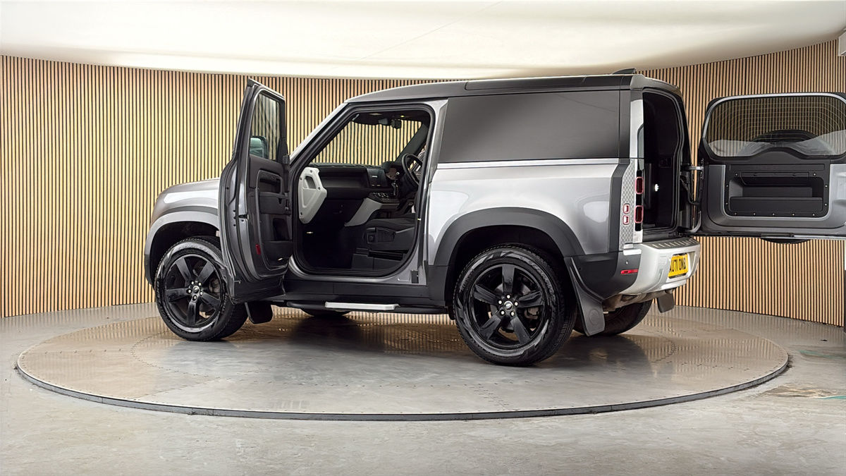 More views of Land Rover Defender 90
