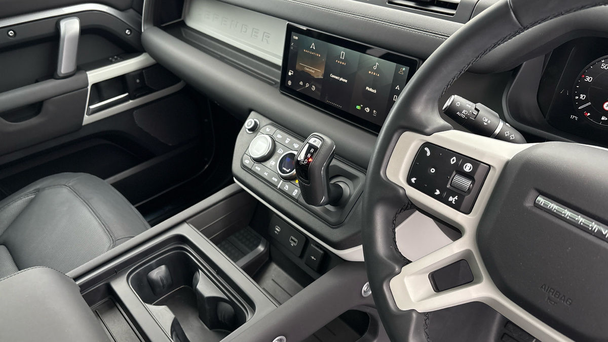 Land Rover Defender 110 Urban Image 18