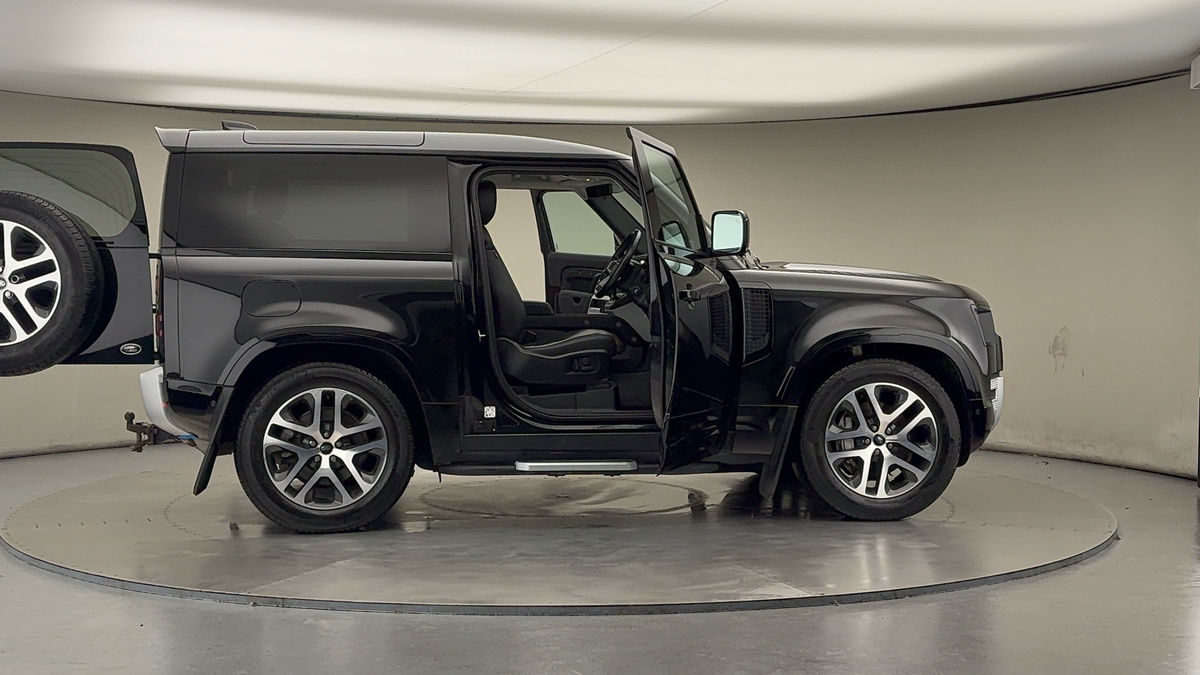 More views of Land Rover Defender 90