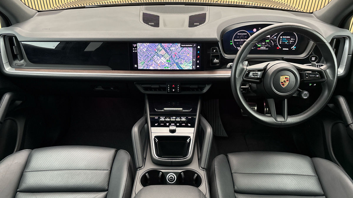 Porsche Cayenne Image 12