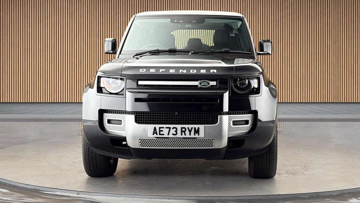 Land Rover Defender 110 Image 3