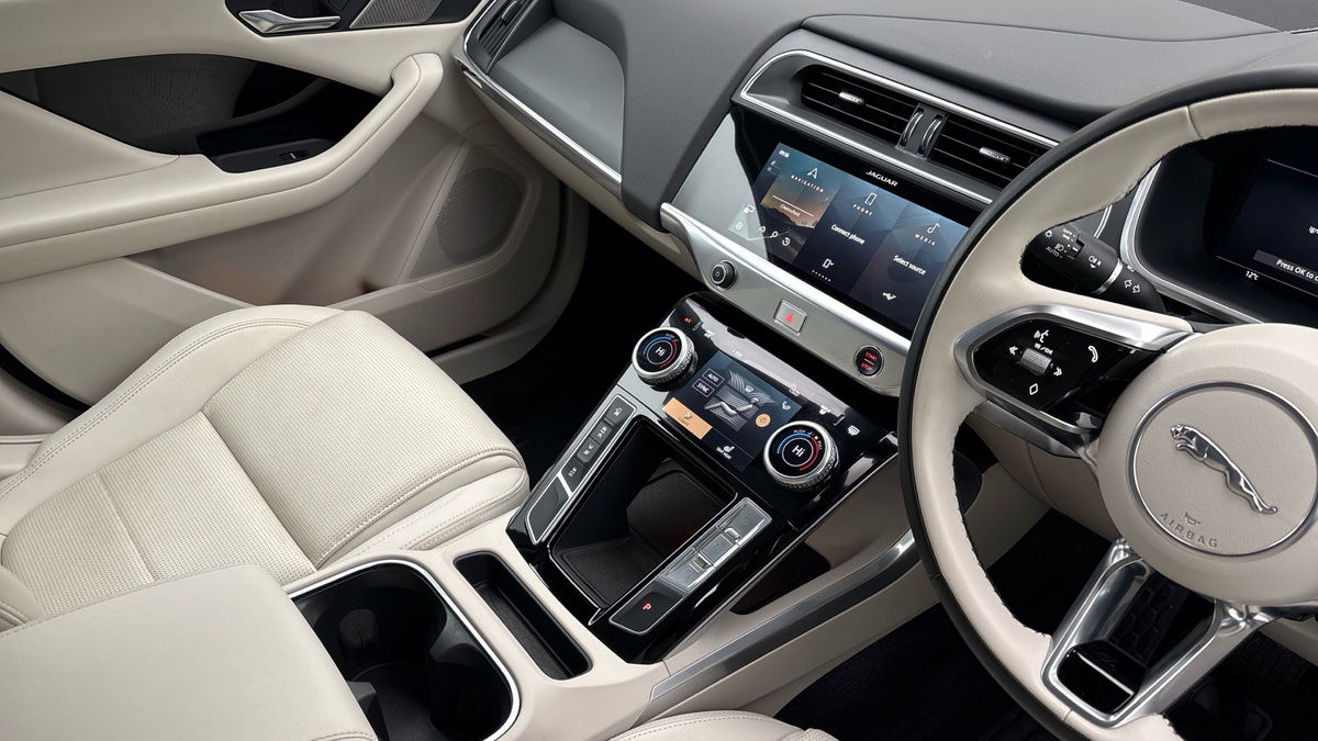 Jaguar I-PACE Image 18