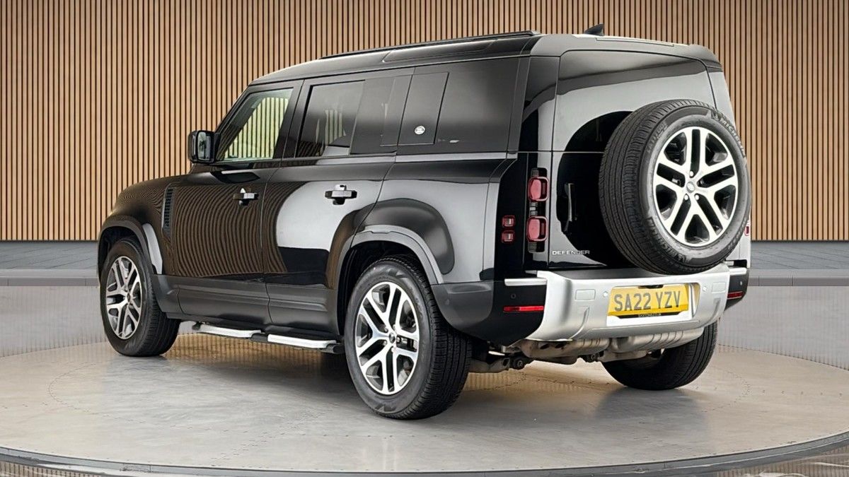 Land Rover Defender 110 Image 2