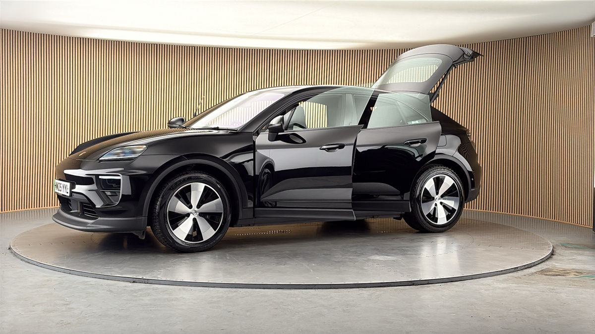 More views of Porsche Macan