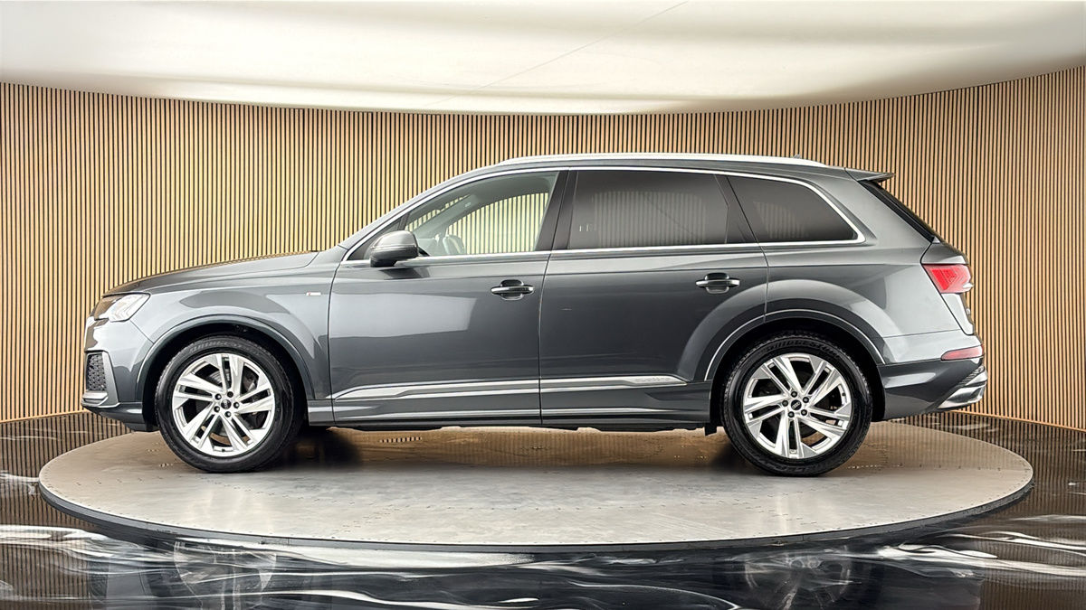 More views of Audi Q7