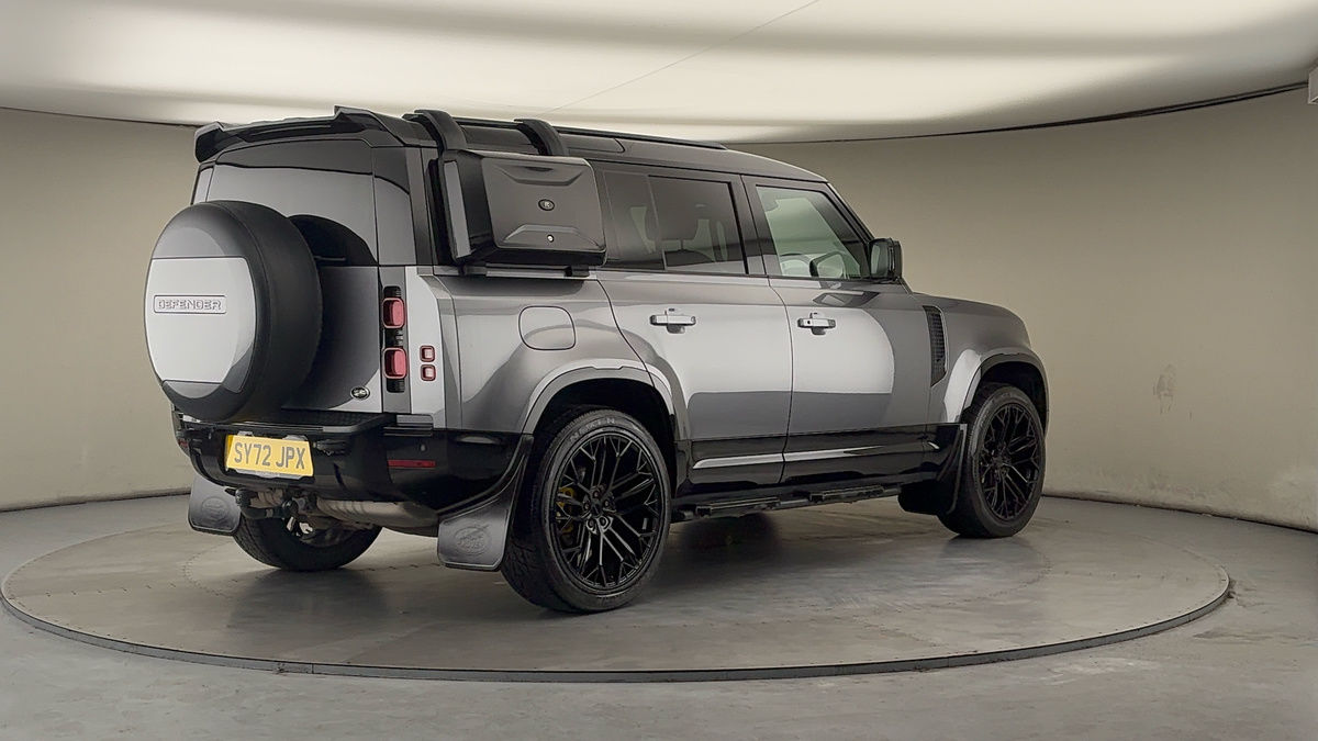 Land Rover Defender 110 Image 21