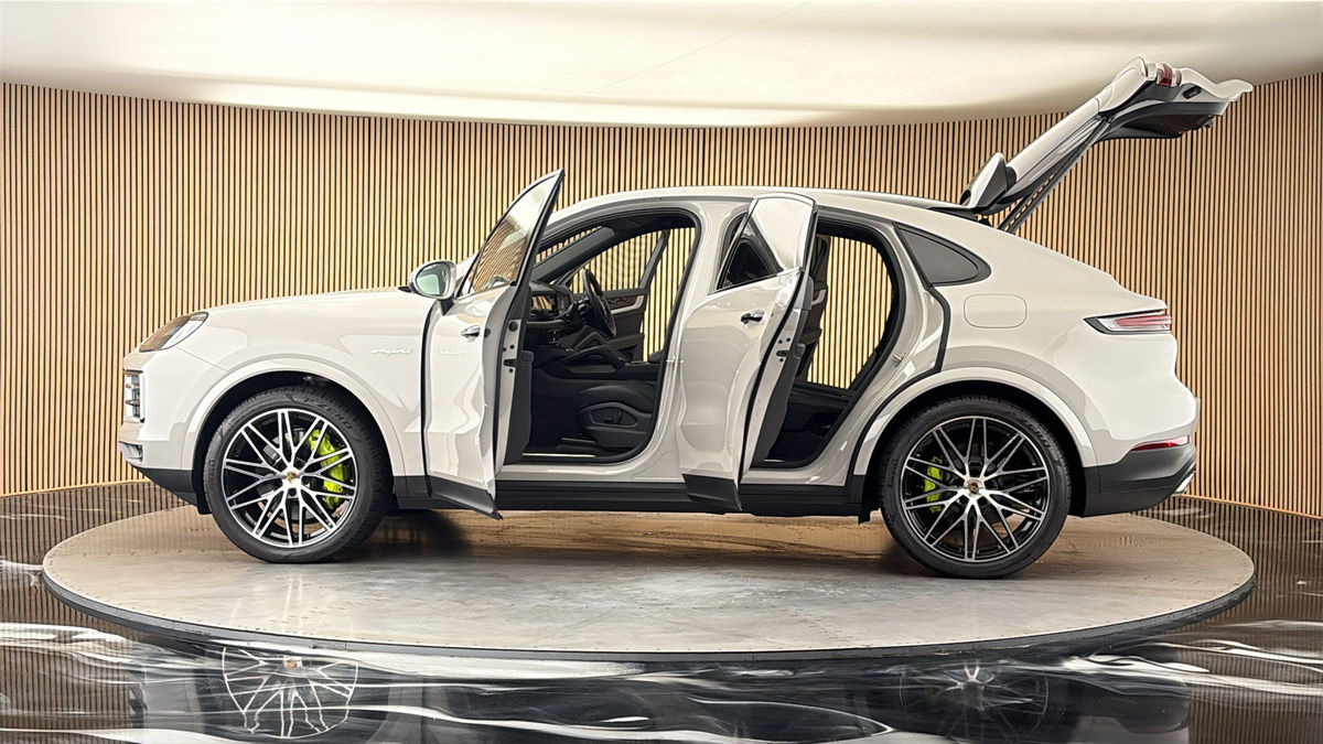 More views of Porsche Cayenne