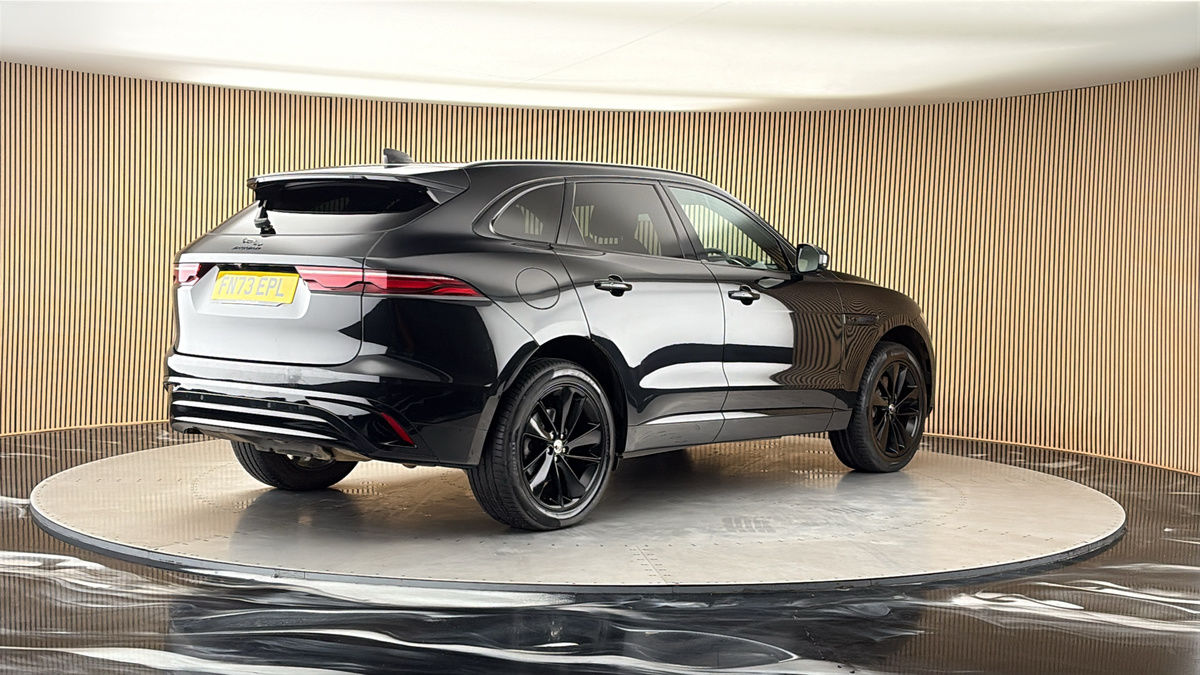 Jaguar F-PACE Image 21