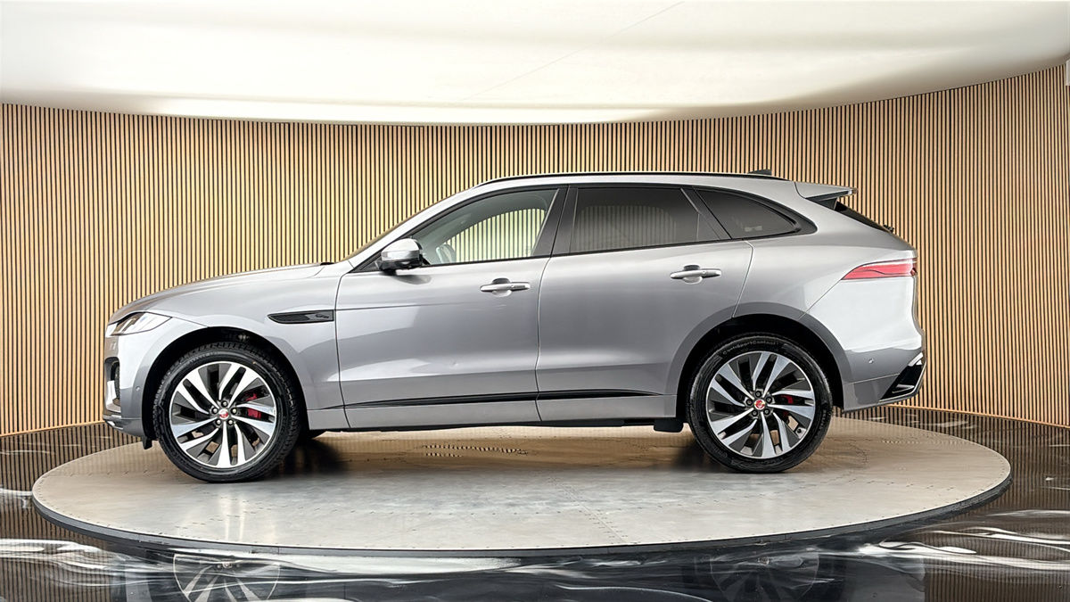 Jaguar F-PACE Image 15