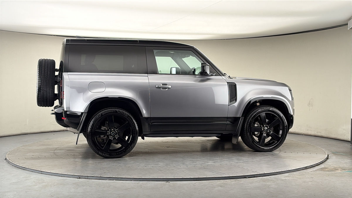 More views of Land Rover Defender 90