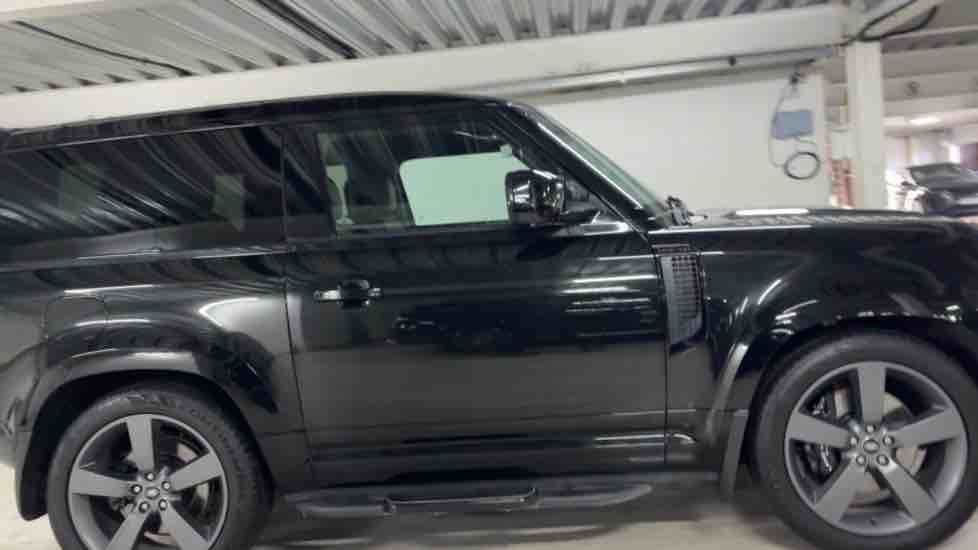 More views of Land Rover Defender 90