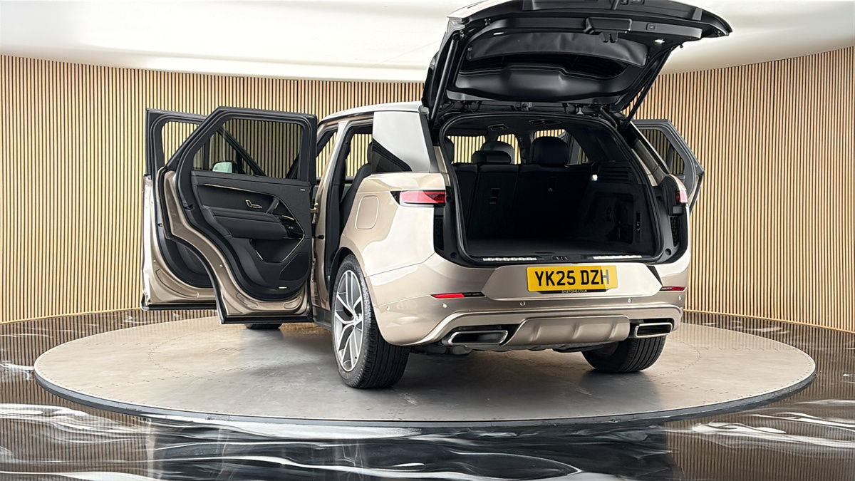 More views of Land Rover Range Rover Sport