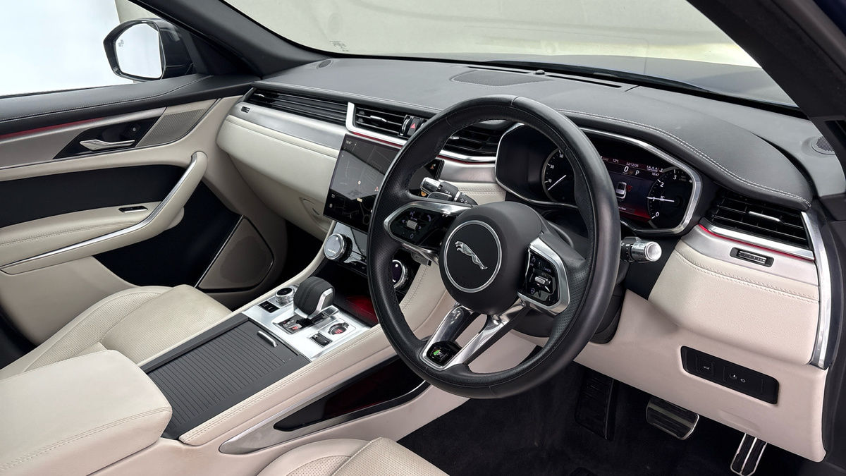 Jaguar F-PACE Image 5