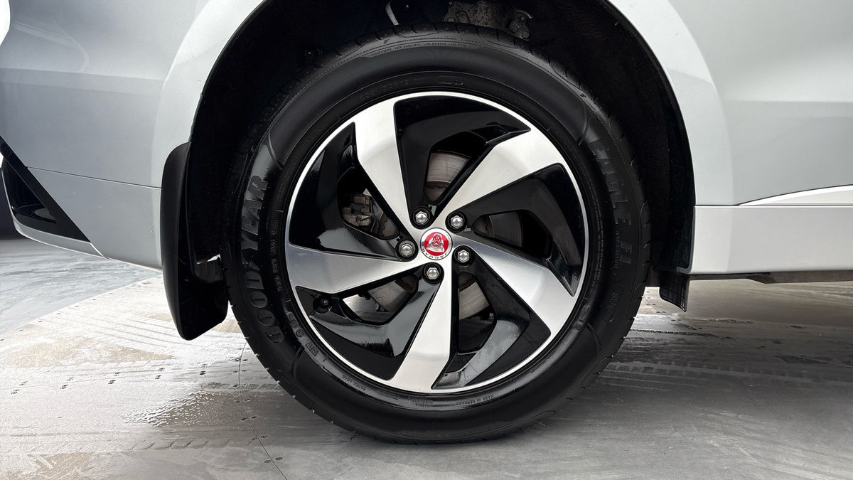 Jaguar F-PACE Image 10