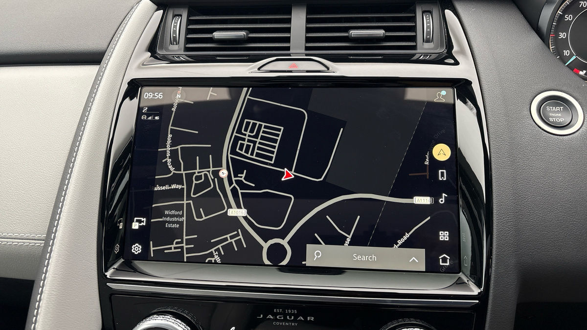 Jaguar E-PACE Image 17