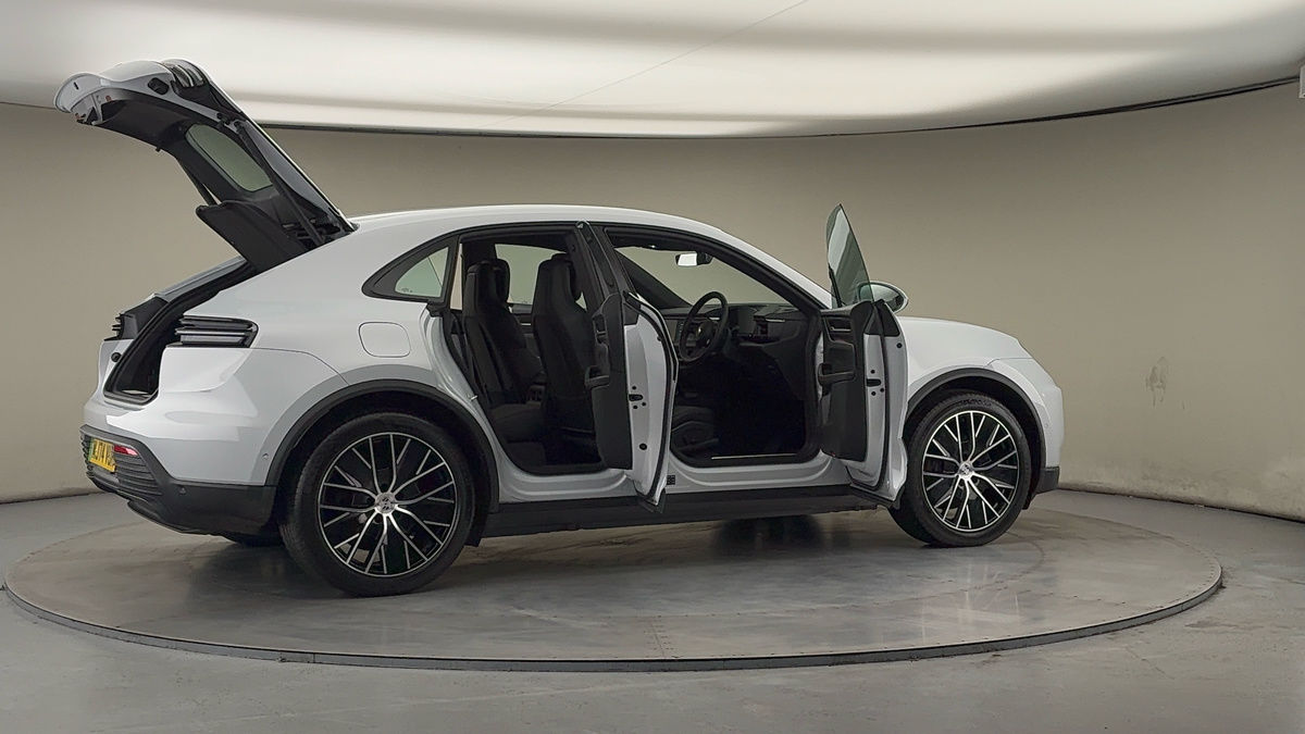 More views of Porsche Macan