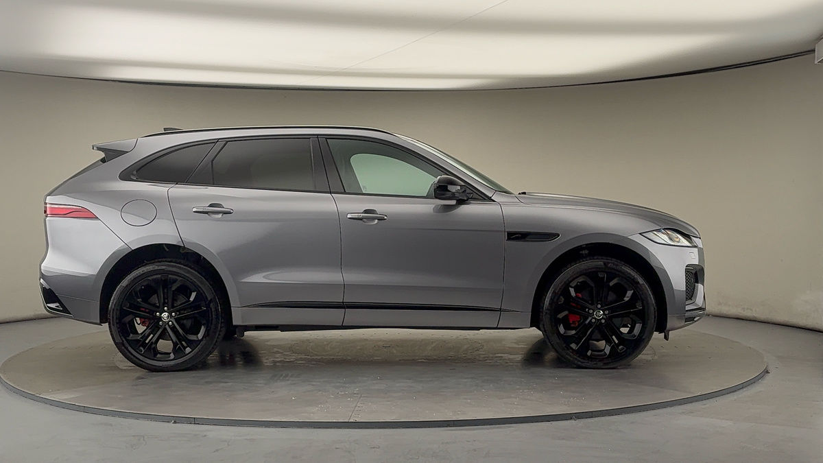 Jaguar F-PACE Image 16