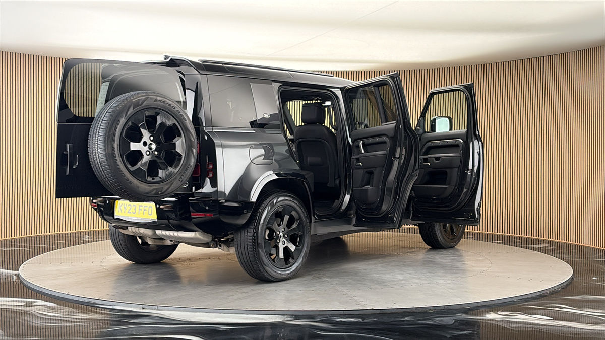 More views of Land Rover Defender 110