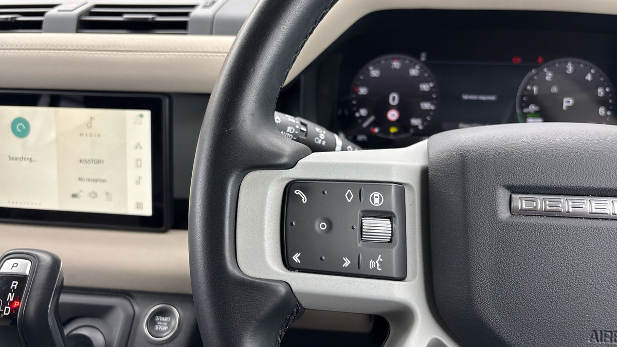 Land Rover Defender 110 Image 13