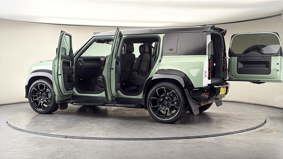 More views of Land Rover Defender 110