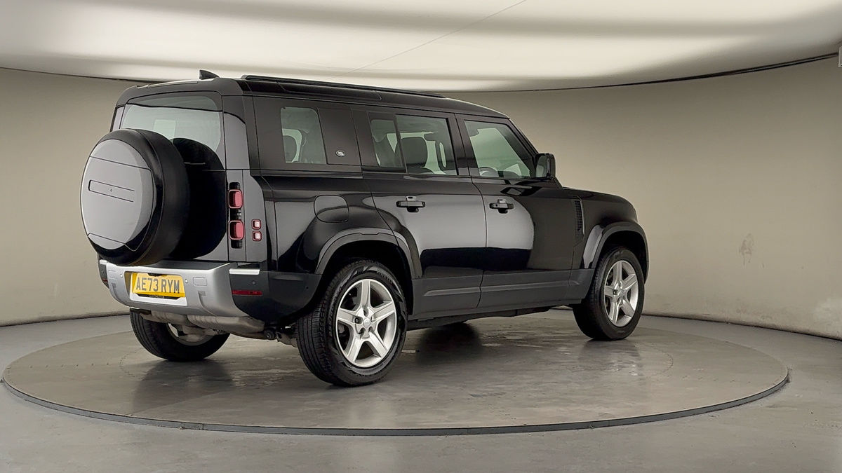 Land Rover Defender 110 Image 41