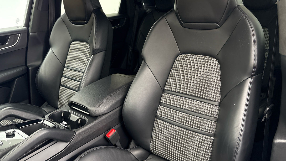 Porsche Cayenne Image 7