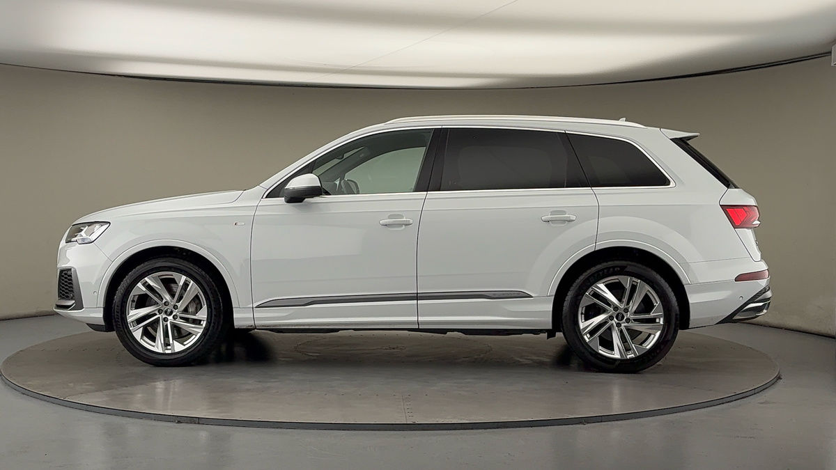 More views of Audi Q7