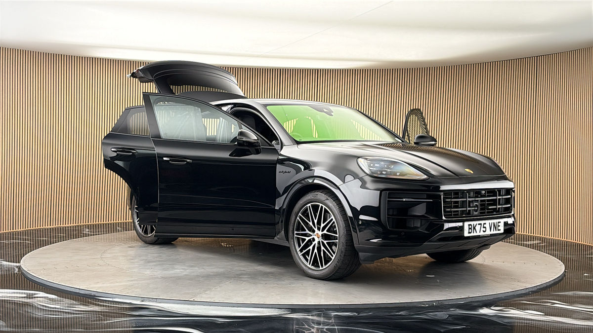 More views of Porsche Cayenne