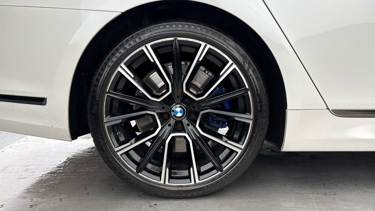 BMW 7 Series Image 10