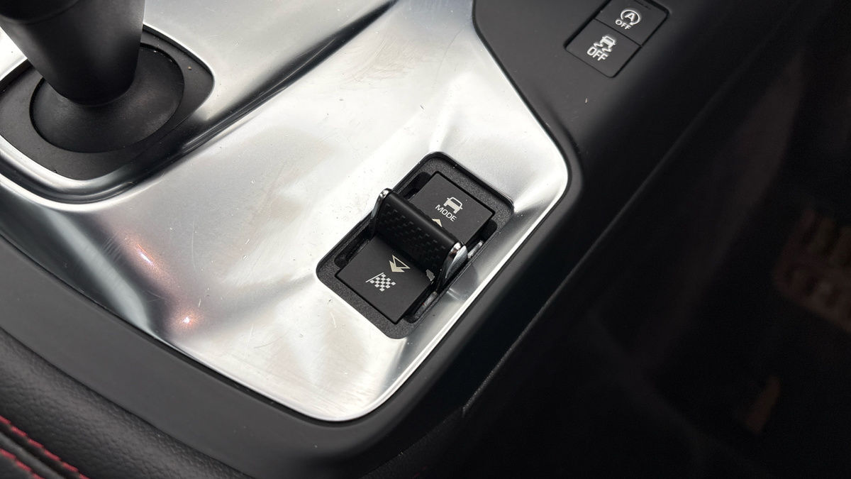 Jaguar E-PACE Image 26
