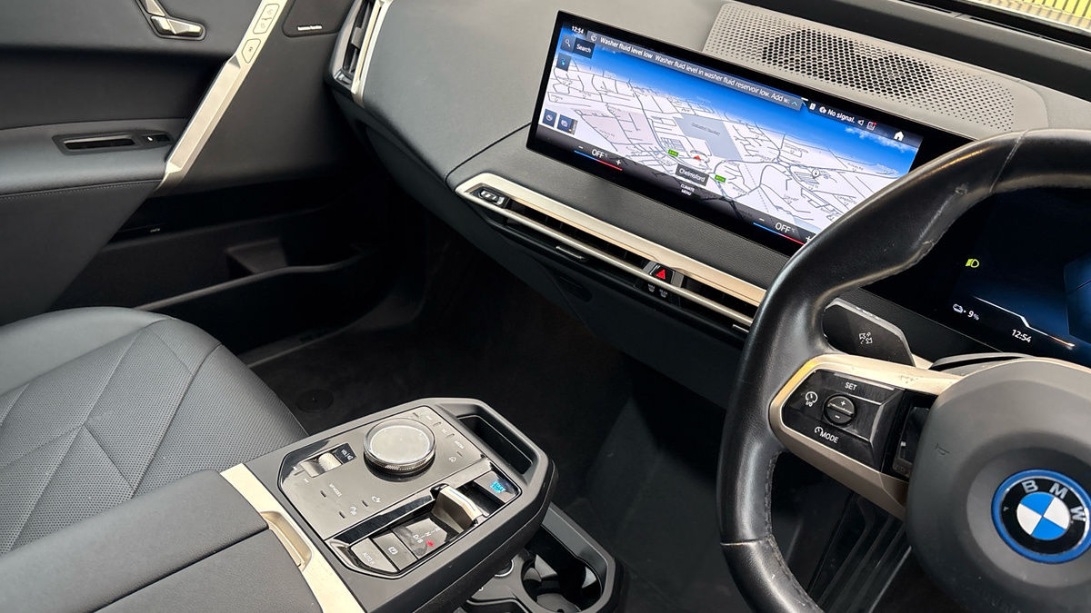 BMW iX Image 18