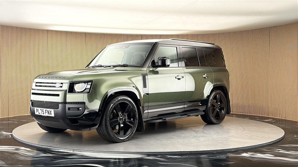 Land Rover Defender 110 Urban Image 20