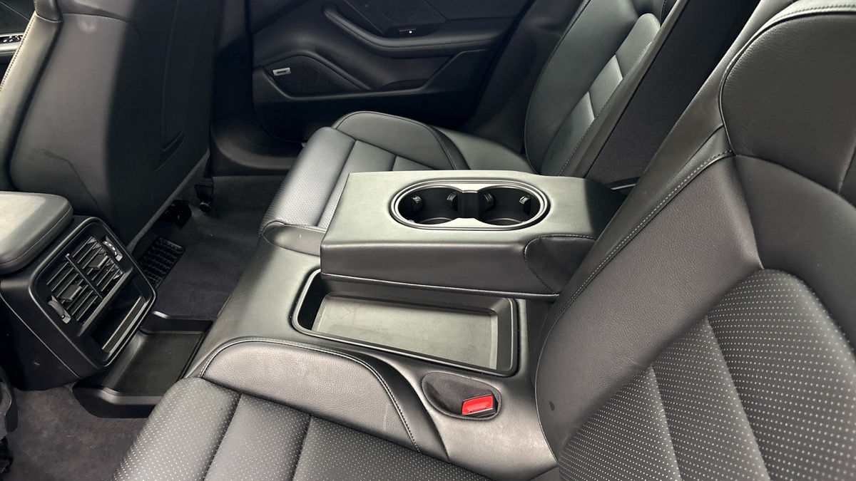 Porsche Taycan Image 9