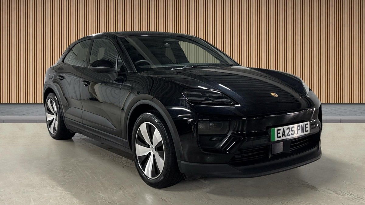 Porsche Macan Sticky Header Image