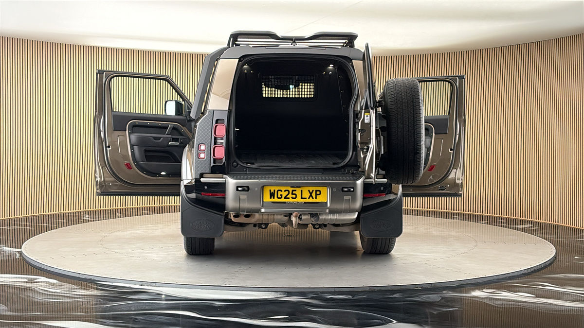 More views of Land Rover Defender 90
