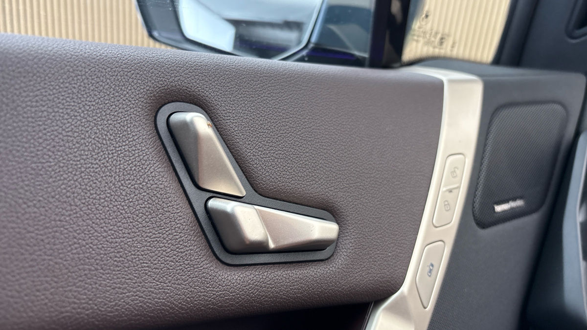 BMW iX Image 25
