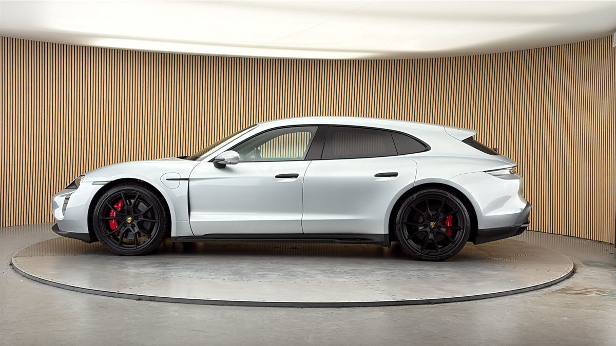 Porsche Taycan Image 15