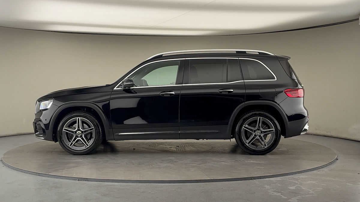 Mercedes-Benz GLB Image 15