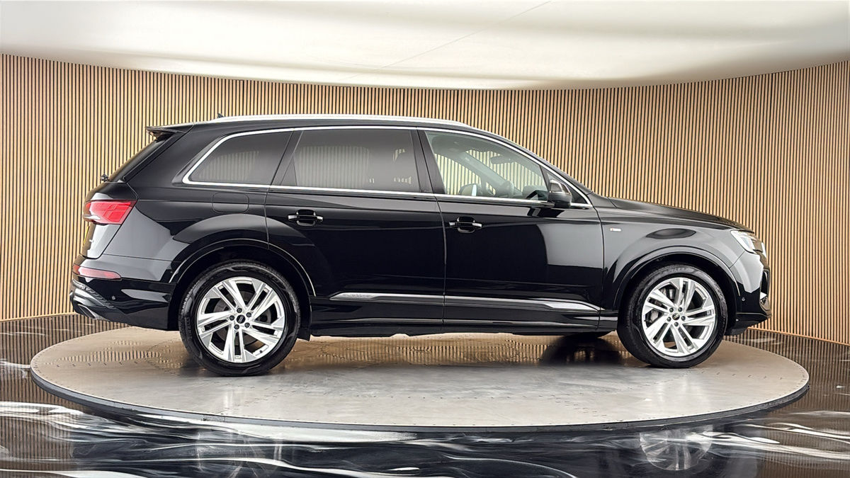 More views of Audi Q7