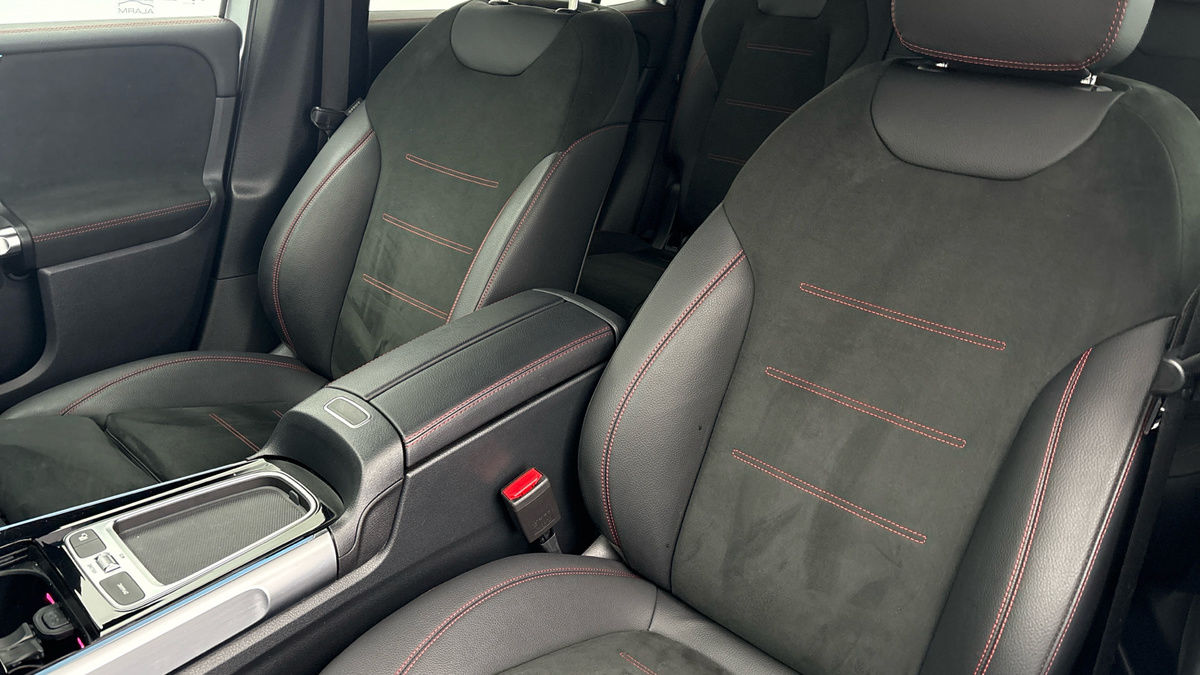 Mercedes-Benz GLB Image 7