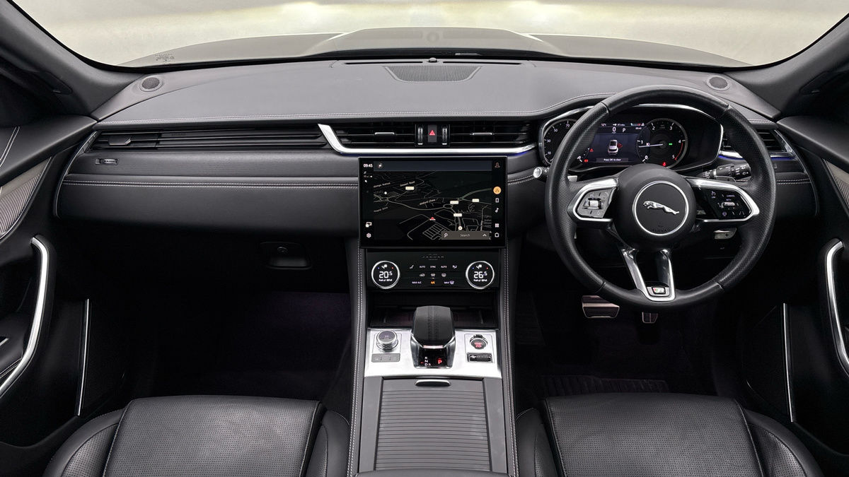 Jaguar F-PACE Image 12