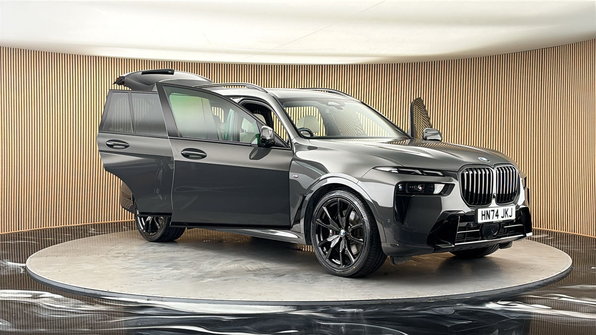 More views of BMW X7
