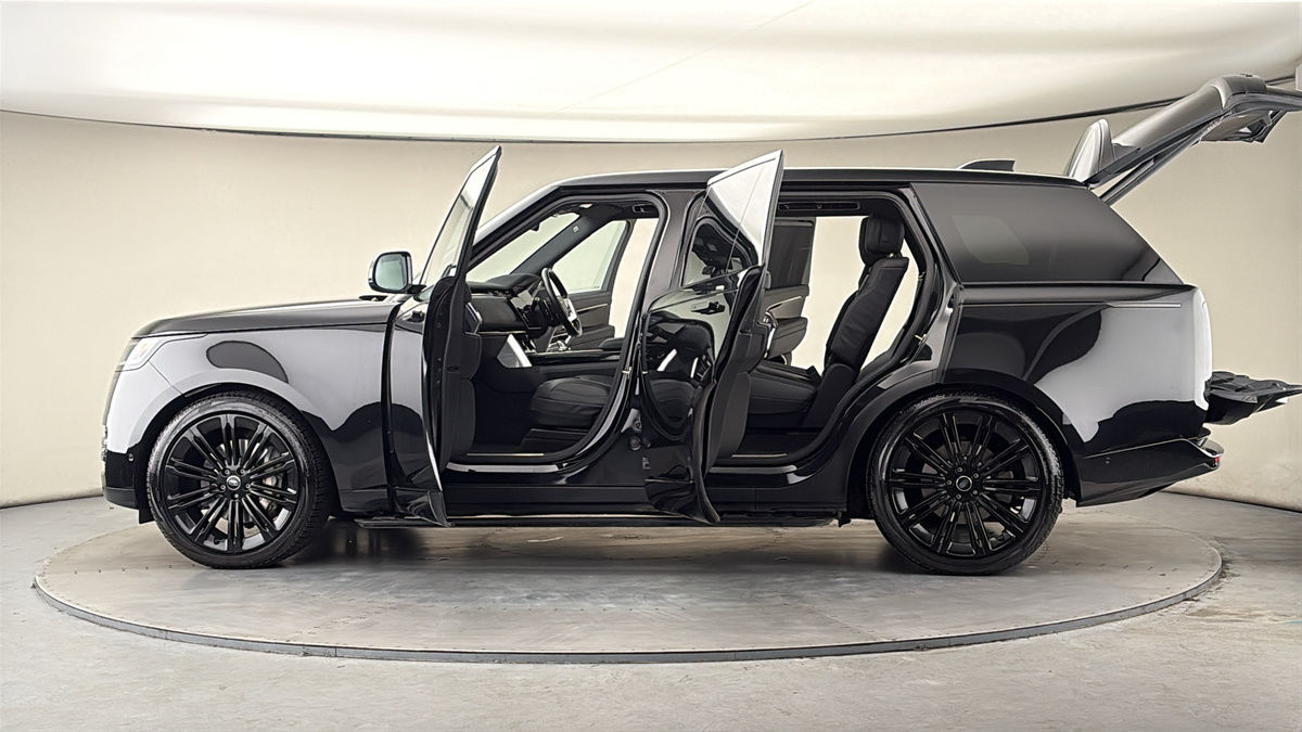 More views of Land Rover Range Rover