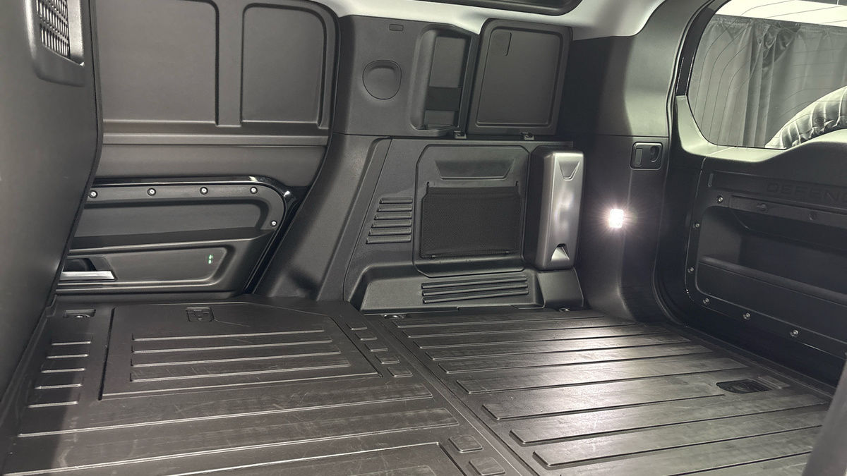 Land Rover Defender 110 Urban Image 8