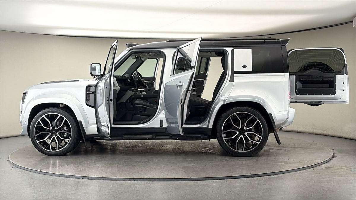 More views of Land Rover Defender 110