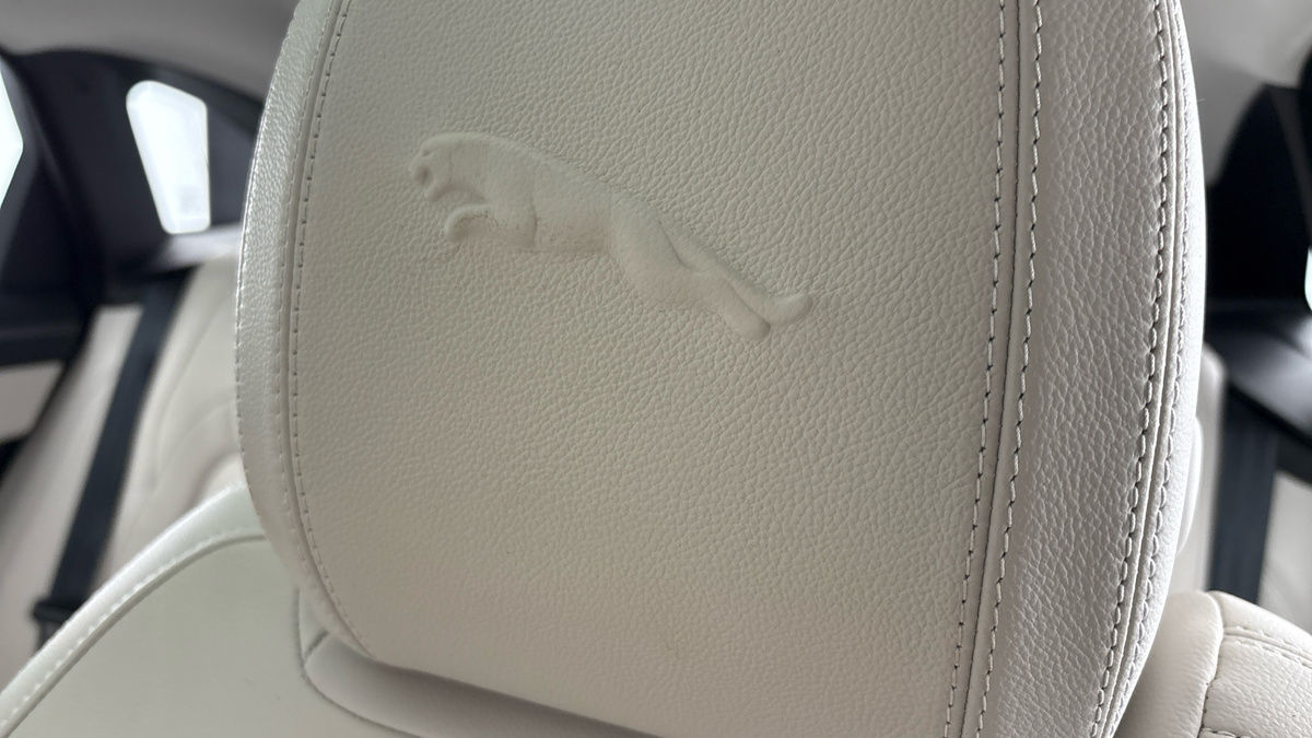 Jaguar F-PACE Image 26