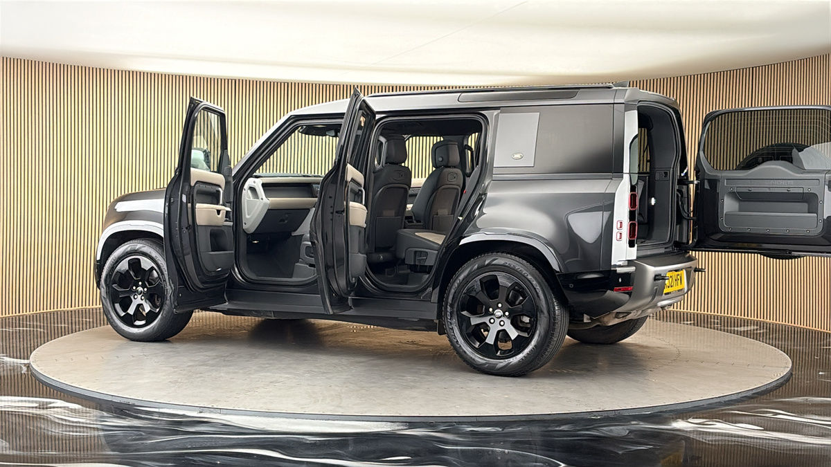 More views of Land Rover Defender 110