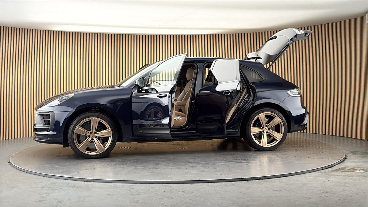 More views of Porsche Macan