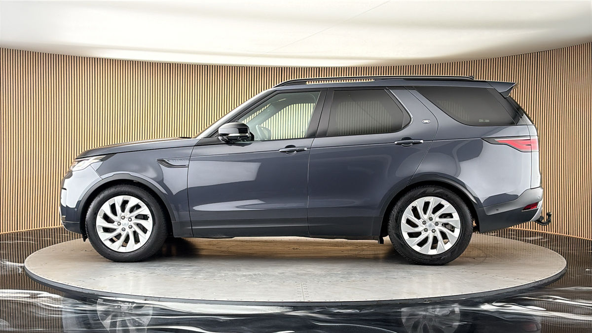 More views of Land Rover Discovery
